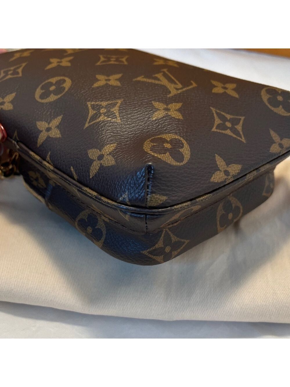 Louis Vuitton Monogram Utility Phone Sleeve Bag - Picture 5 of 16